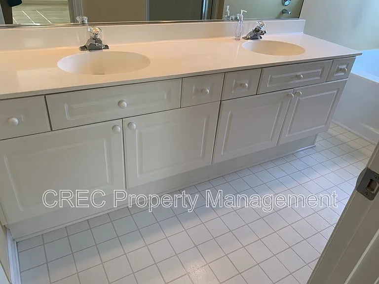 1415 Belcourt Ln — Photo 18
