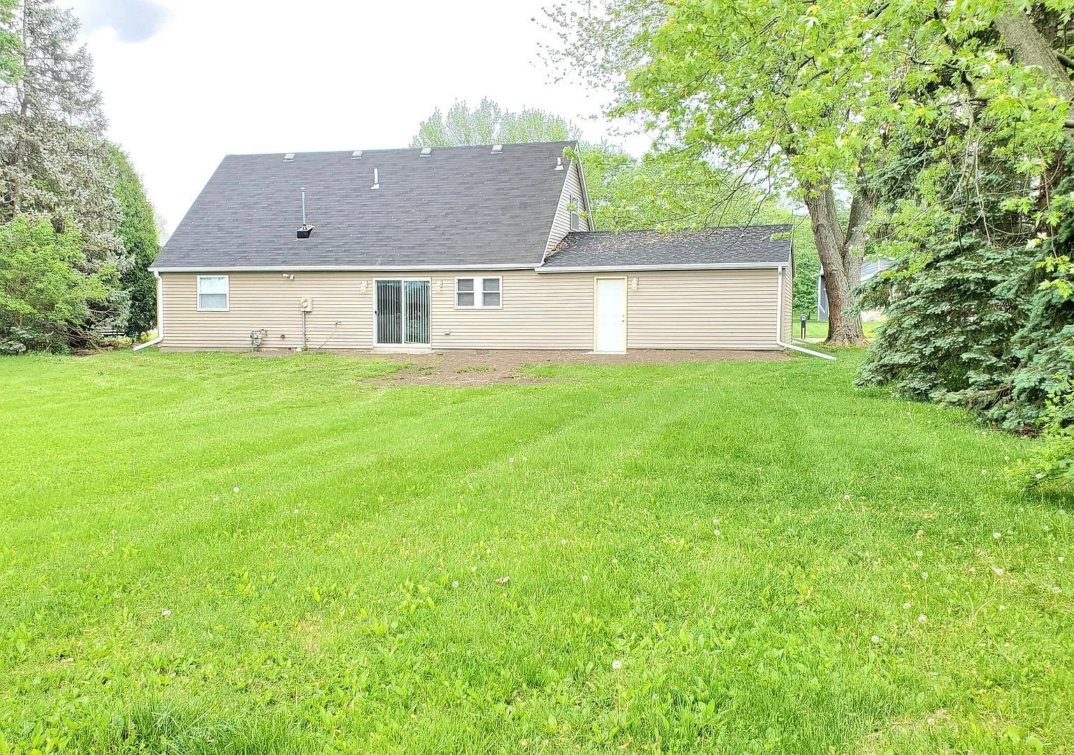 4 bed, 1850 sqft, $2,650 — Photo 4