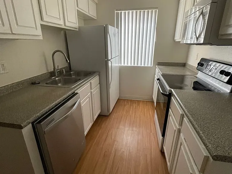 Canyon Club Apartments — Photo 32