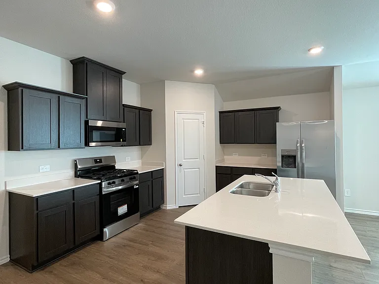 744 Sweet Pea Dr — Photo 12