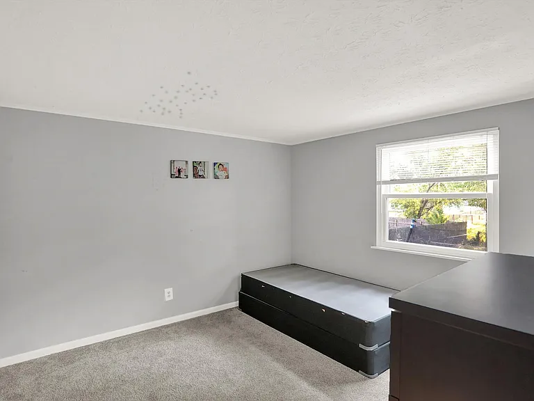 7915 Broadview Dr — Photo 13