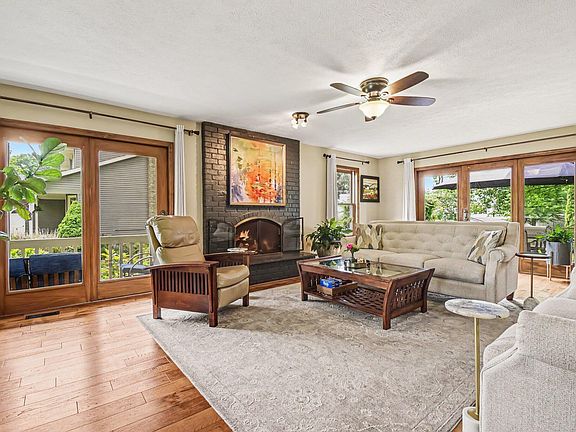 5th image of 1878 Glenvale Dr SW