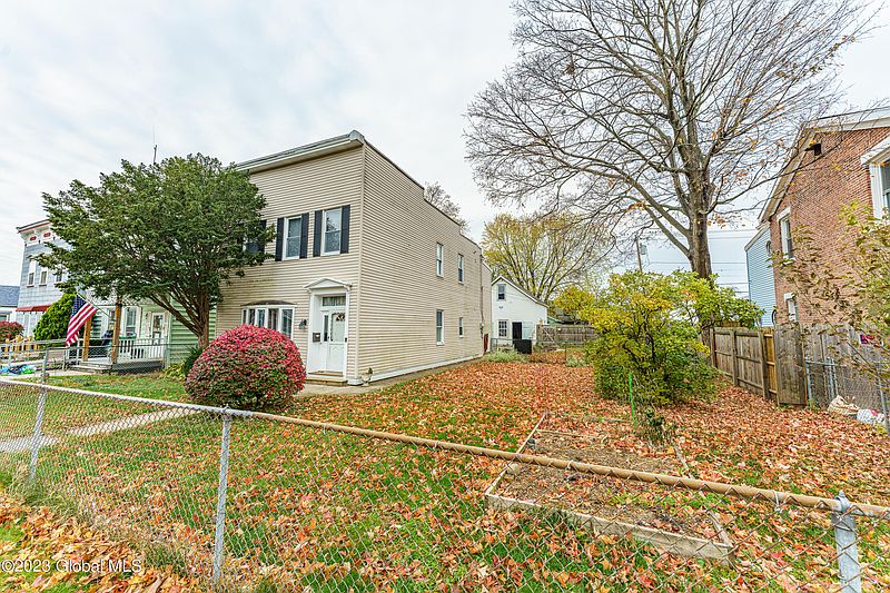 2nd image of 515 6th Avenue