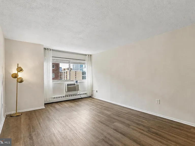 2101 Chestnut St #1503 — Photo 2
