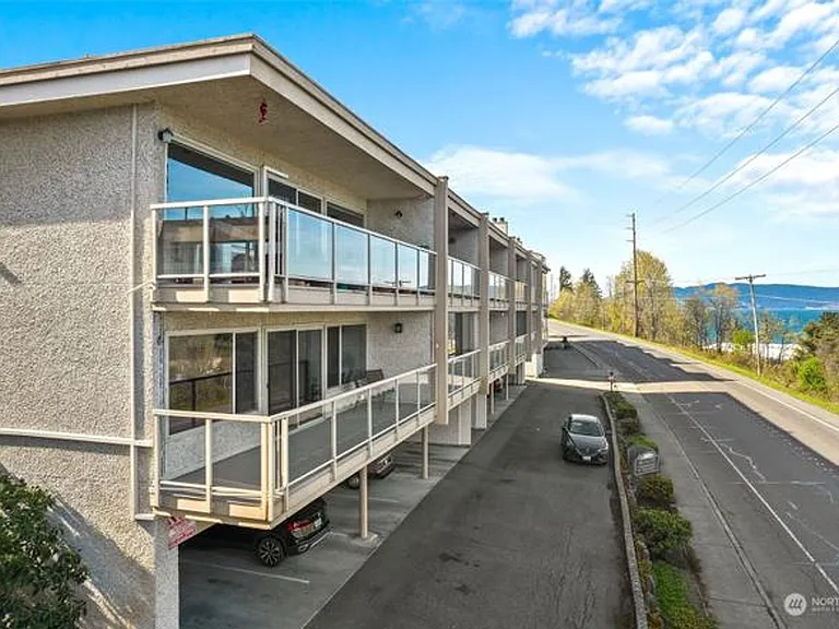 414 Boulevard St #202 — Photo 3