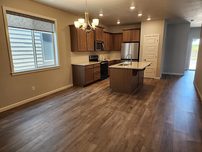 712 E Wilson St — Photo 3