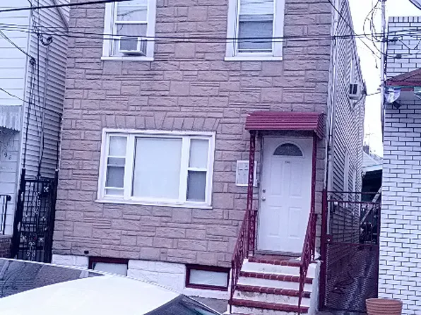 100 Van Buren St, Newark, NJ 07105