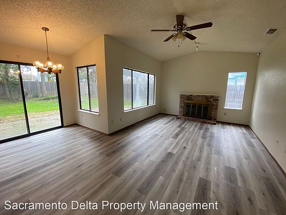 4th image of 42 Stanislaus Cir