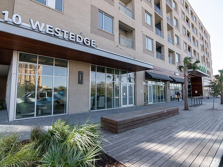 10 WestEdge — Photo 43