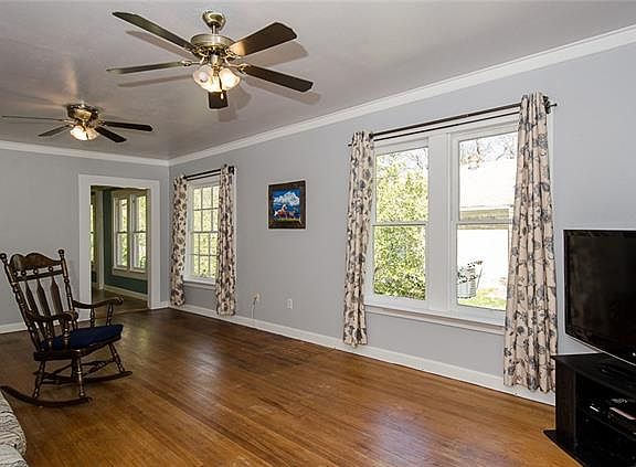 4th image of 1804 Woodlawn Ave