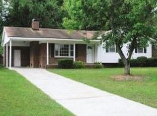 490 Warmsprings Dr, Fayetteville, NC 28303