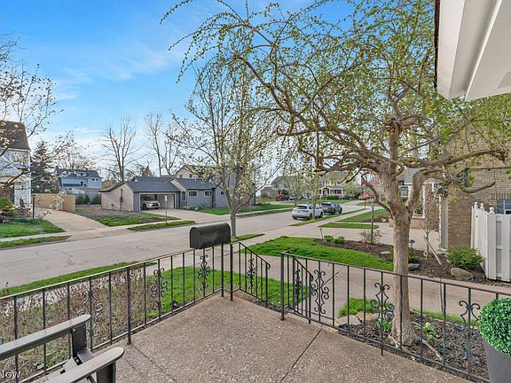 3rd image of 1055 Cliffdale Ave