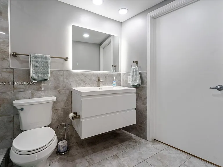 1750 N Bayshore Dr #1405 — Photo 26