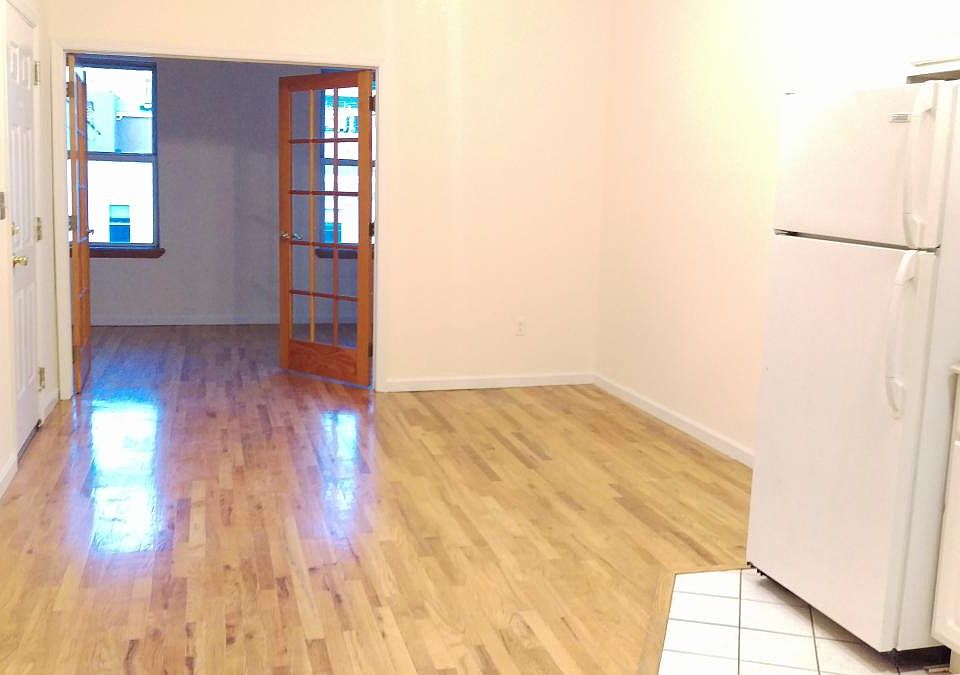 Living Room facing bedroom1