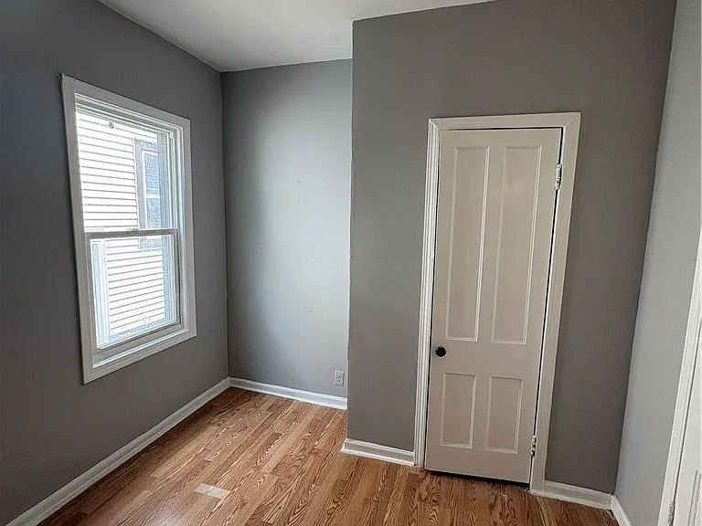233 Laird Ave — Photo 8
