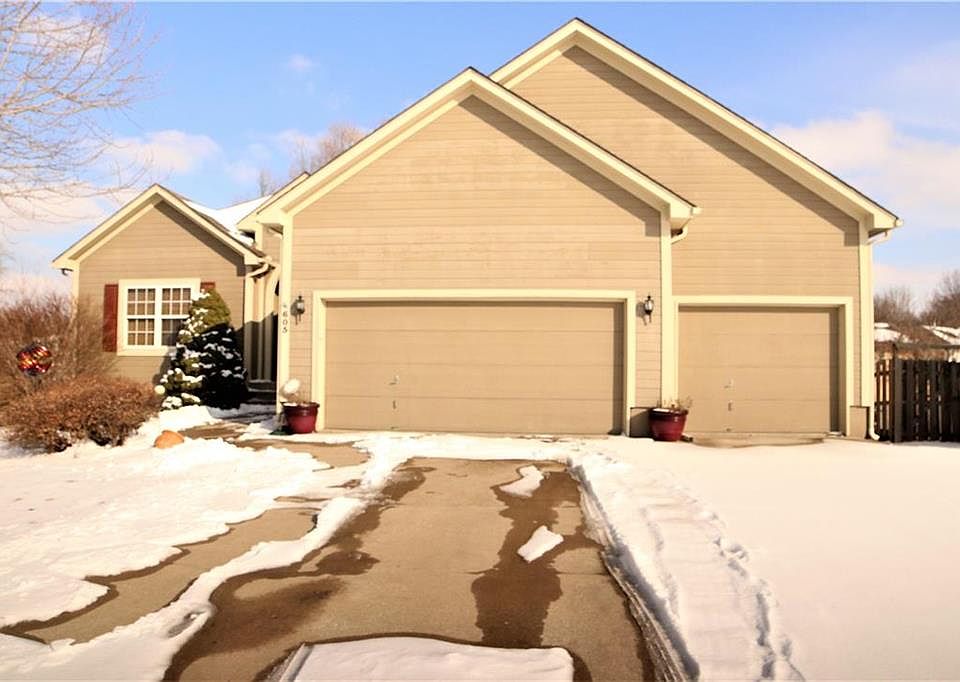 1st image of 605 SE James Ct