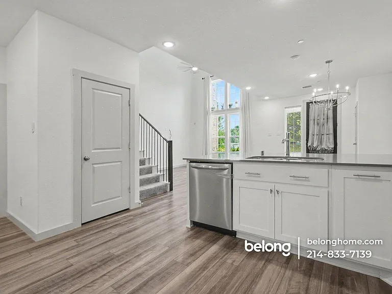 424 Matthew Dr — Photo 13