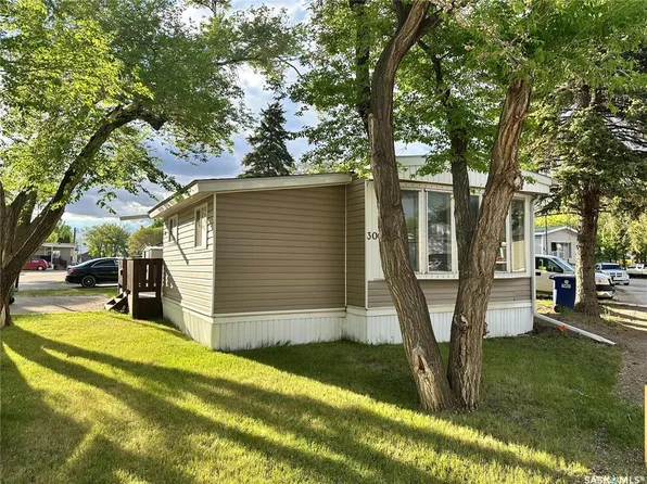 UNIT 300-1524 RAYNER AVENUE, Saskatoon, SK S7N 1Y1