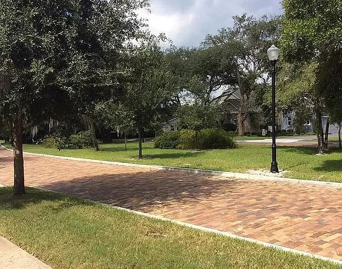 front yard veiw of median