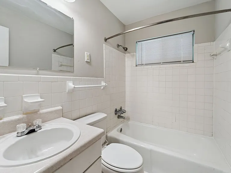 1219 W Emery St — Photo 3