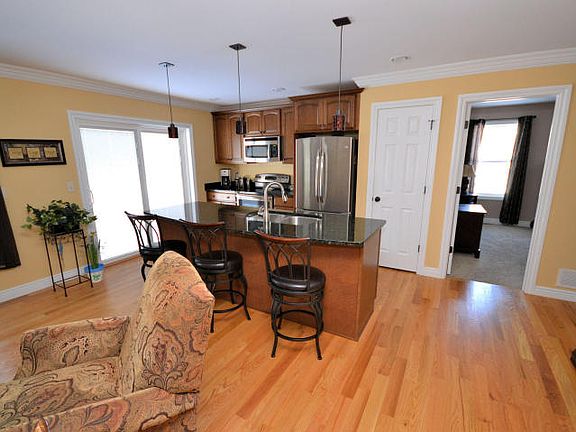 4th image of 56 Ella Dr