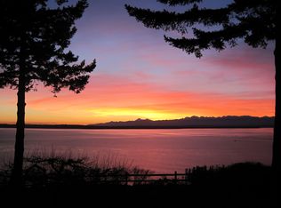 6924 Sills Rd, Clinton, WA 98236