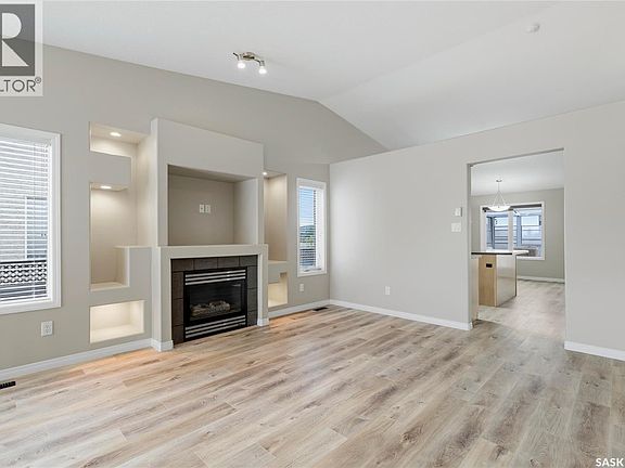 4th image of 7323 Maple View Cres