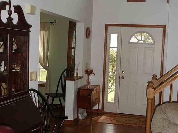 2nd image of 18 Hyde Ct