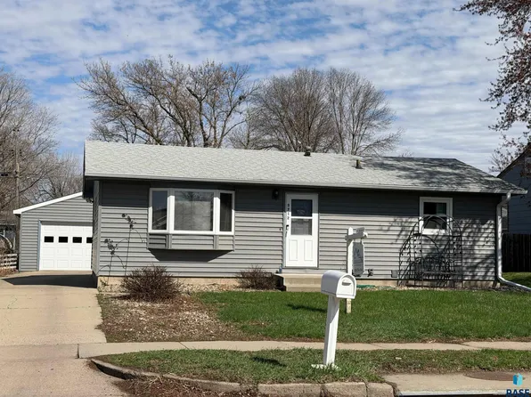 3712 S Hawthorne Ave, Sioux Falls, SD 57105