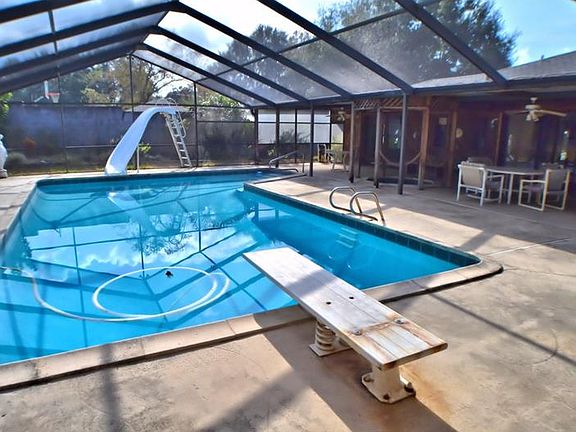 4th image of 831 N Lake Howard Dr