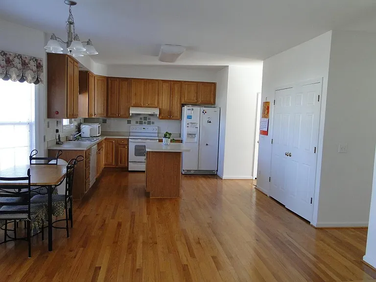 307 Laurens Way — Photo 7