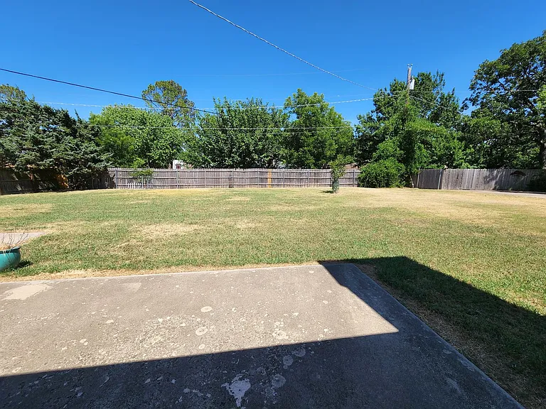 2604 Buckingham Dr — Photo 35