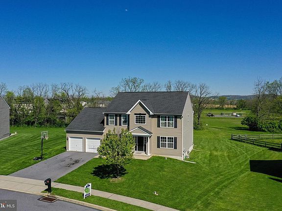 4th image of 710 Belfair Dr
