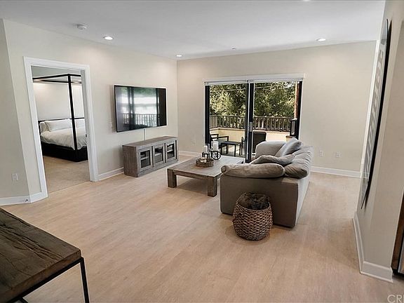 4th image of 5015 Balboa Blvd Unit 309