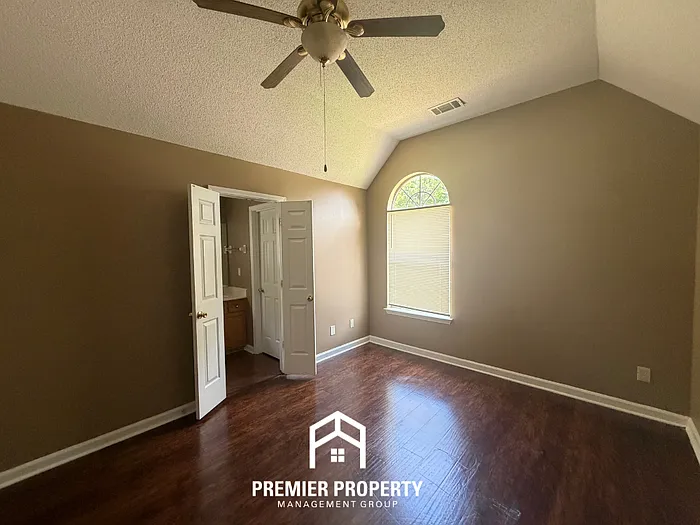 3755 Clarion Dr — Photo 9
