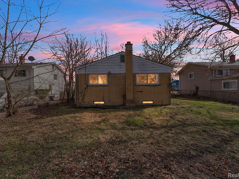 29468 Edward Dr, photo 9