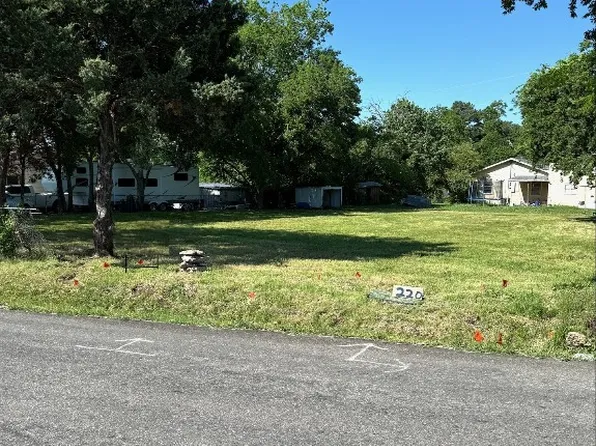 220 Oak Leaf Trl, East Tawakoni, TX 75472