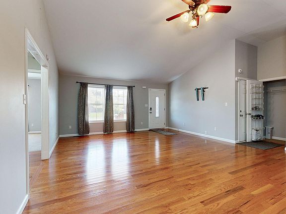 5th image of 373 Palomino Dr