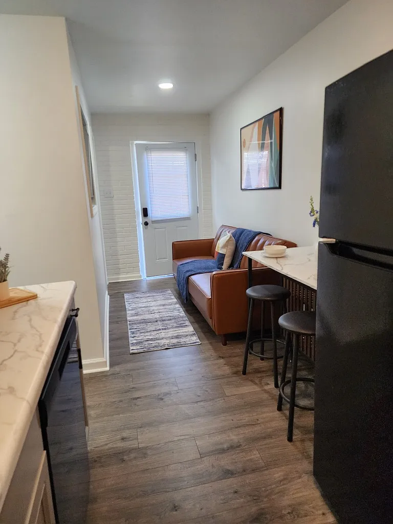 2 bed, 400 sqft, $950 — Photo 4