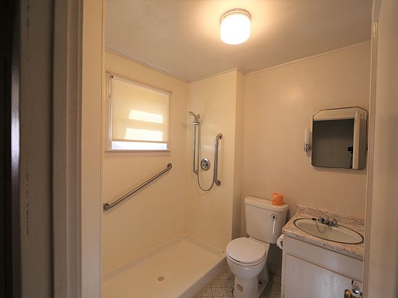 5th image of 18156 Bodenhammer Ave