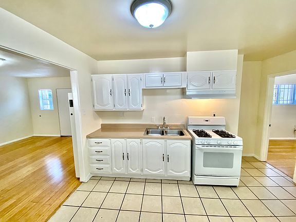 4th image of 1532 Locust Ave
