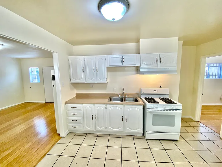 1532 Locust Ave — Photo 4