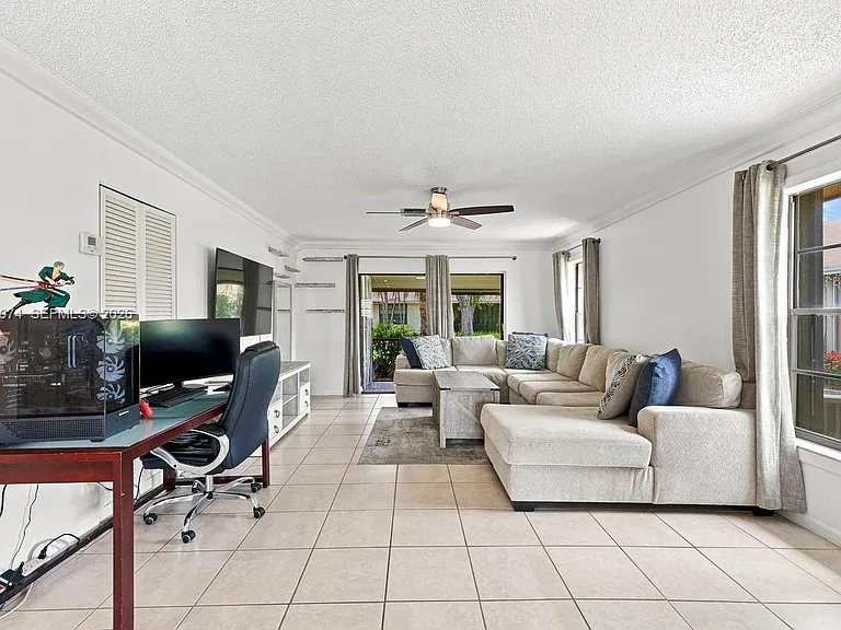 206 SE 1st Cir #13B — Photo 10