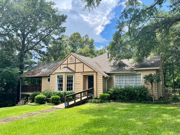 1105 12th St N, Columbus, MS 39701