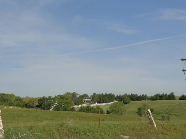 18997 Plymouth Rd, Russell, KS 67665