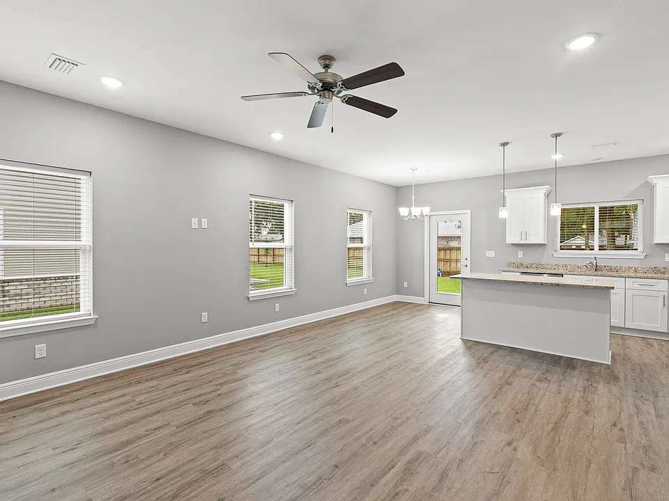001-400 Walters Cir-MLS_08142025