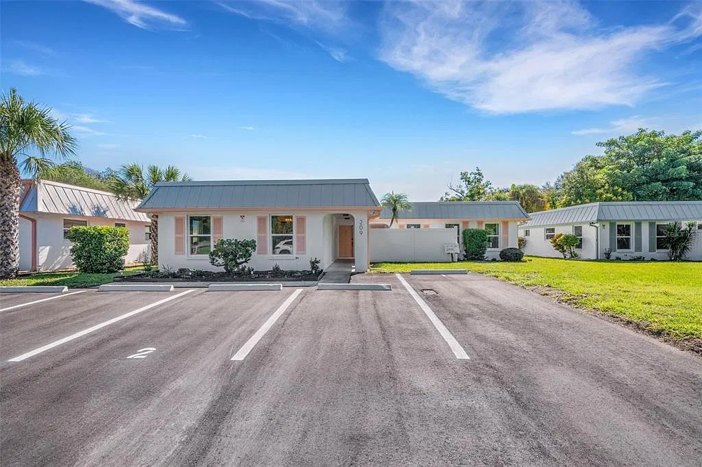 1 bed, 1.0 bath, 762 sqft, $1,750 — Photo 1