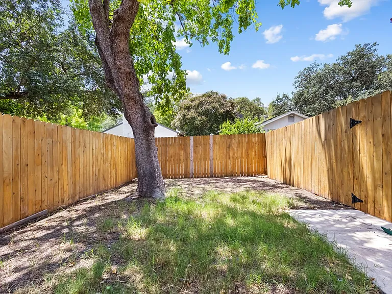 1514 Vista Hill St — Photo 21