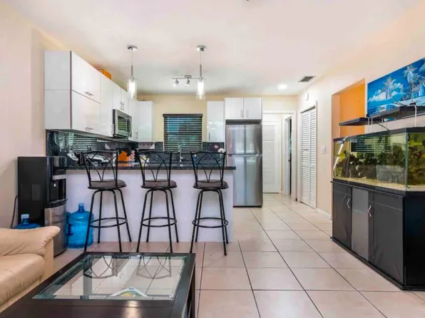 2481 NE 2nd Ave, Boca Raton, FL 33431