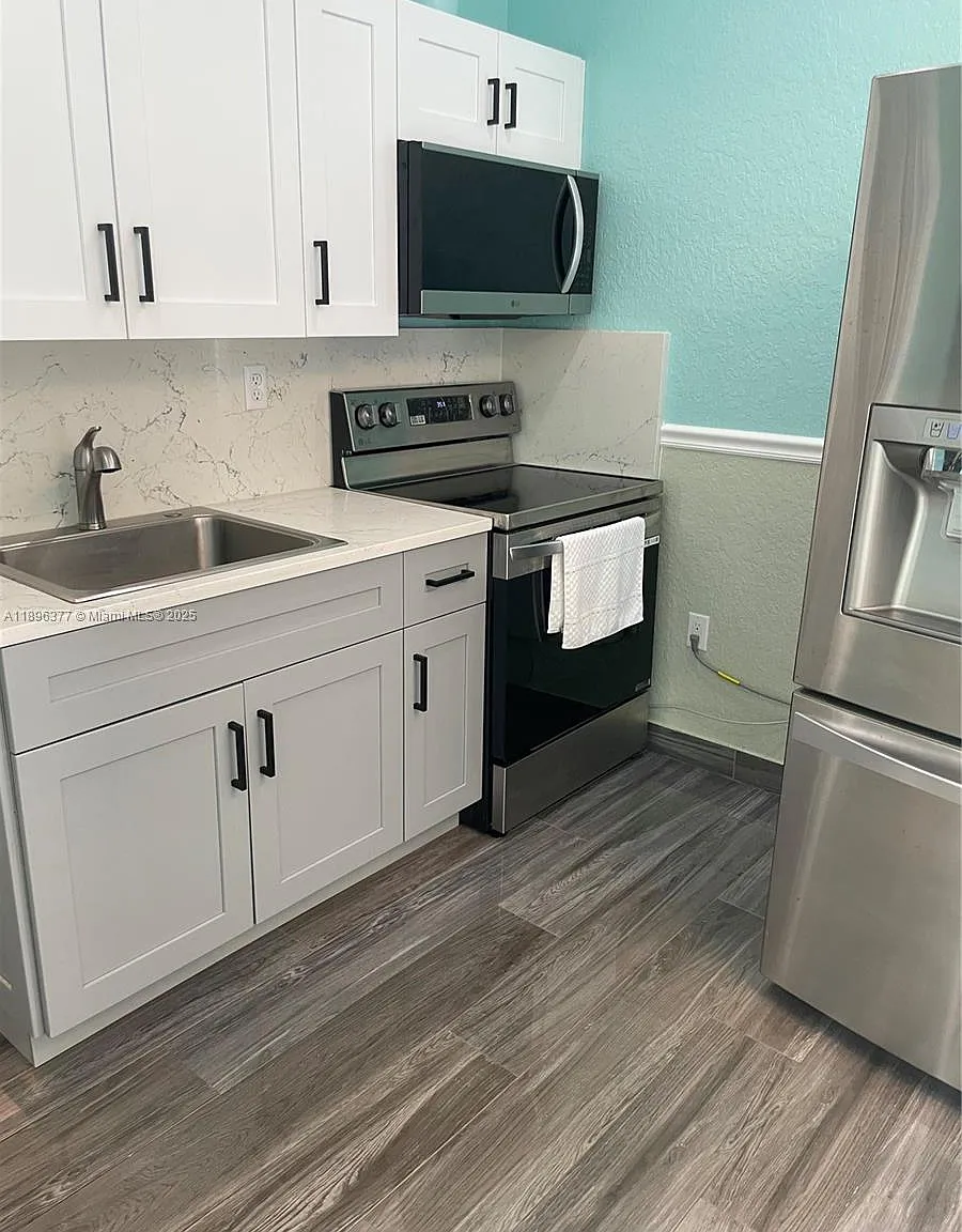Pompano Estates 1st Add — Photo 2